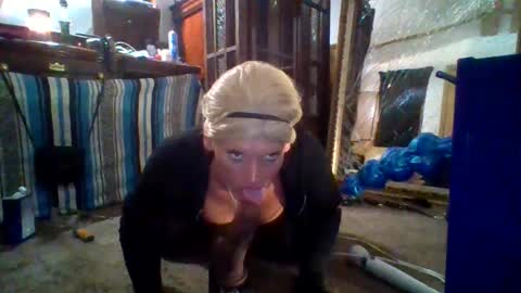 Snapshot of cumlovinsissygurl chatting on 20, 10, 2025 cumlovinsissygurl online show from 20, 10, 2025
