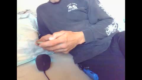 Snapshot of cumslutboi27 chatting on 5, 10, 2025 cumslutboi27 online show from 5, 10, 2025