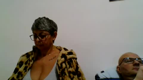 couple online show from 4, 12, 2024