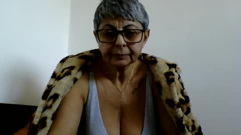 couple online show from 2, 1, 2025