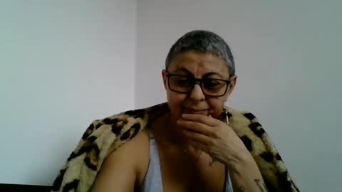 couple online show from 31, 1, 2025