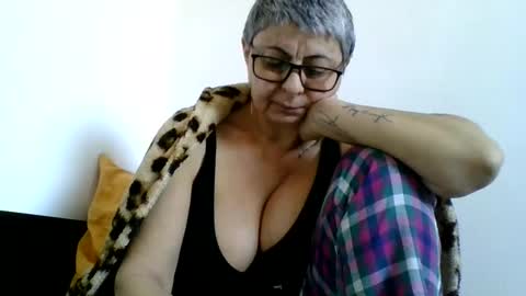 couple online show from 8, 3, 2025