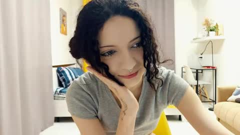 Kira online show from 4, 5, 2026