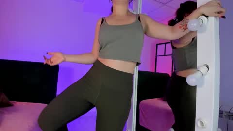 Snapshot of curly_vixen chatting on 19, 9, 2025 Vixen Please click followww 3333 online show from 19, 9, 2025