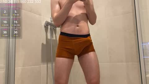 Snapshot of curlyboyy_ chatting on 30, 10, 2025 Mike pvt is open online show from 30, 10, 2025