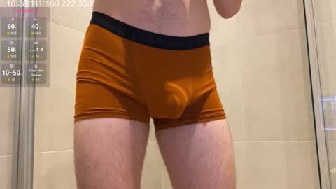 Snapshot of curlyboyy_ chatting on 12, 11, 2025 Mike pvt is open online show from 12, 11, 2025