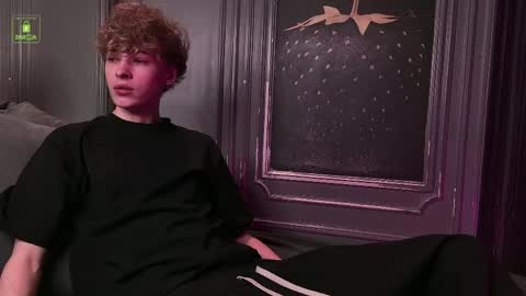 Snapshot of curlytwinkboy chatting on 24, 4, 2026 KEVIN online show from 24, 4, 2026