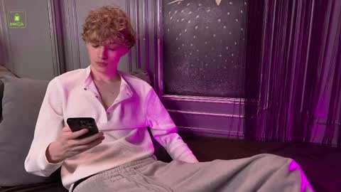 Snapshot of curlytwinkboy chatting on 22, 5, 2026 KEVIN online show from 22, 5, 2026