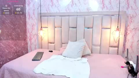 Snapshot of curvy_alyanna chatting on 12, 9, 2025 Alyanna online show from 12, 9, 2025