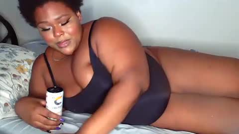 Snapshot of curvybcelinemixe chatting on 5, 10, 2025 Cline  online show from 5, 10, 2025