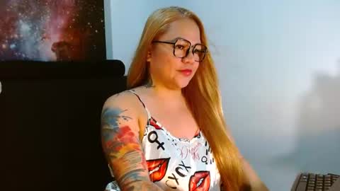 Snapshot of curvycherry4u chatting on 4, 7, 2026 C H E R R Y online show from 4, 7, 2026
