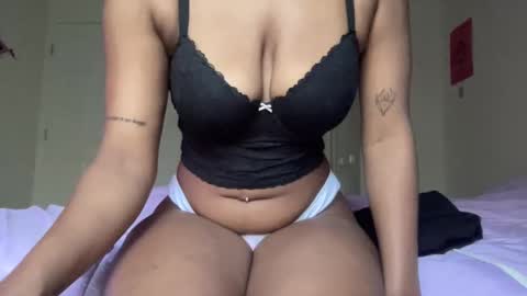 Snapshot of curvycutie1818 chatting on 9, 1, 2025 Curvycutie18 online show from 9, 1, 2025