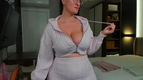 CurvyJules online show from 12, 2, 2025