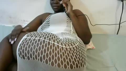 Snapshot of curvylizy chatting on 3, 8, 2026 liz online show from 3, 8, 2026