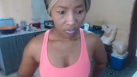 Snapshot of curvypear76x chatting on 20, 1, 2025 curvypear76x online show from 20, 1, 2025