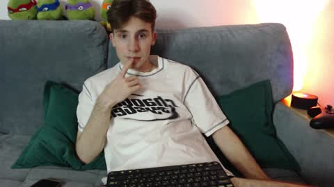 Snapshot of cute_brian chatting on 24, 1, 2025 Im Brian online show from 24, 1, 2025