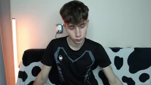 Snapshot of cute_brian chatting on 16, 10, 2025 Im Brian online show from 16, 10, 2025