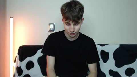 Snapshot of cute_brian chatting on 20, 10, 2025 Im Brian online show from 20, 10, 2025