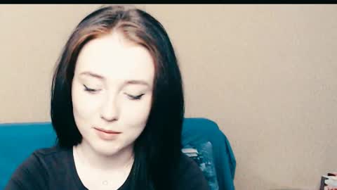 Snapshot of cute_emeli_ chatting on 6, 11, 2025 cute_emeli_ online show from 6, 11, 2025