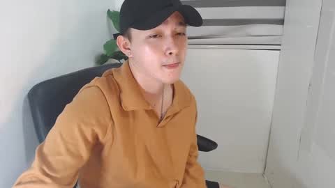 Snapshot of cute_enzo24 chatting on 4, 12, 2024 cute_enzo24 online show from 4, 12, 2024