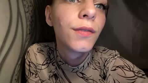 cute_foxis online show from 16, 6, 2026