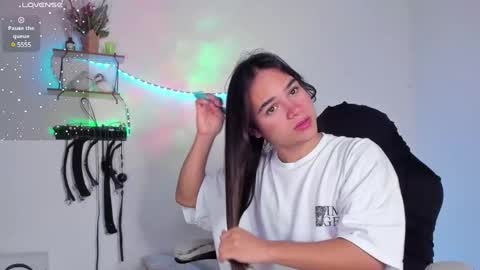 Snapshot of cute_horny12 chatting on 4, 3, 2025 Cute horny1 online show from 4, 3, 2025