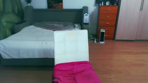 Snapshot of cute_jes chatting on 3, 5, 2026 cute_jes online show from 3, 5, 2026