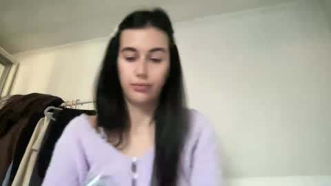 cute_kriss94 online show from 7, 11, 2025