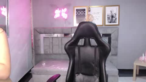 Snapshot of cute_martina_v chatting on 21, 11, 2025 Martina online show from 21, 11, 2025