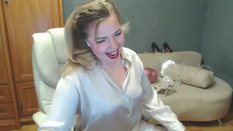 cute_phoenix online show from 7, 5, 2026