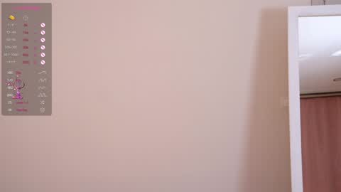 Snapshot of cute_shine chatting on 12, 12, 2024 Hey im Kristina Thank you for your support online show from 12, 12, 2024