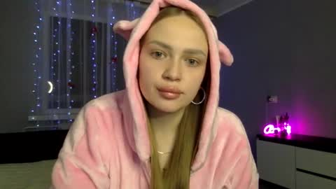 cute_shy06 online show from 14, 12, 2025