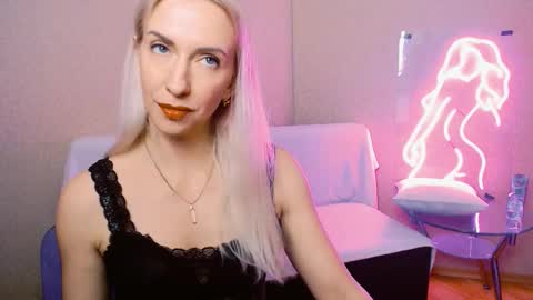 cute_smile_shy online show from 18, 11, 2025