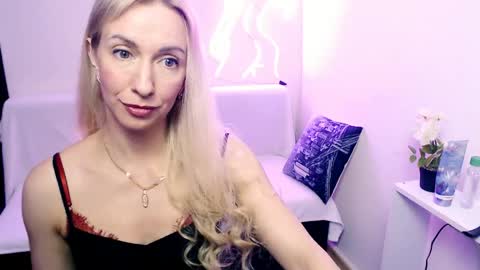 cute_smile_shy online show from 21, 4, 2026