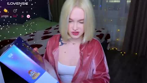 Snapshot of cute_summer_breathe chatting on 6, 3, 2025 Sue online show from 6, 3, 2025