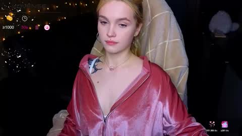 Snapshot of cute_summer_breathe chatting on 28, 10, 2025 Sue online show from 28, 10, 2025