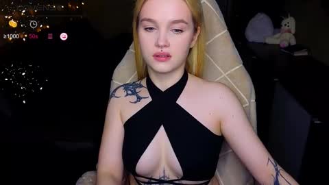 Snapshot of cute_summer_breathe chatting on 25, 11, 2025 Sue online show from 25, 11, 2025