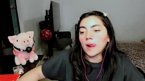 Snapshot of cuteambervi chatting on 3, 11, 2025 Princess Amber online show from 3, 11, 2025