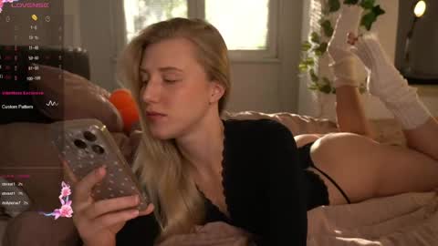 Snapshot of cuteeeeealina chatting on 12, 4, 2026 Alina online show from 12, 4, 2026