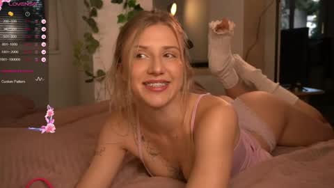 Snapshot of cuteeeeealina chatting on 25, 5, 2026 Alina online show from 25, 5, 2026