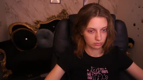 Snapshot of cuteefoxy chatting on 19, 6, 2026 Foxy online show from 19, 6, 2026