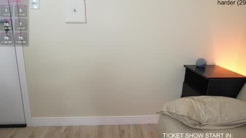 Mia online show from 6, 4, 2026