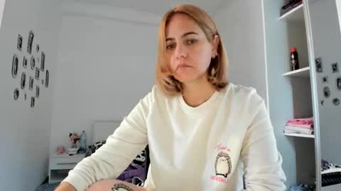 Snapshot of cutehana chatting on 2, 11, 2025 MADY online show from 2, 11, 2025