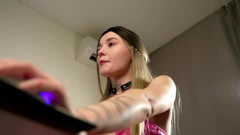 Snapshot of cutenass chatting on 24, 6, 2026 Mary online show from 24, 6, 2026