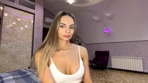 Snapshot of cutetella chatting on 15, 12, 2025 Alina online show from 15, 12, 2025