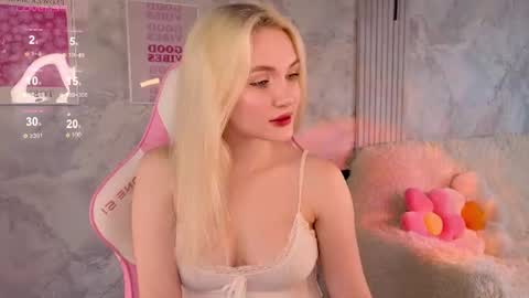 Snapshot of cutie_angels chatting on 3, 7, 2026 HelloMy name Eva online show from 3, 7, 2026
