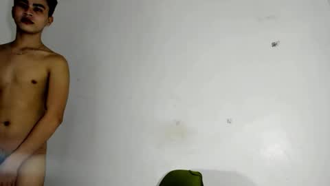 Snapshot of cutie_luwi chatting on 24, 10, 2025 luwi online show from 24, 10, 2025