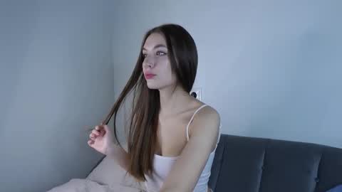 Snapshot of cutiewuwu chatting on 8, 11, 2025 Vivienne online show from 8, 11, 2025