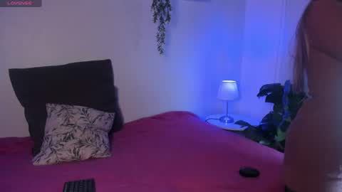 Snapshot of cuttie_blondie_dh chatting on 30, 4, 2026 Laura online show from 30, 4, 2026