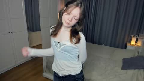 Snapshot of cuty_petite chatting on 2, 3, 2026 Anne online show from 2, 3, 2026